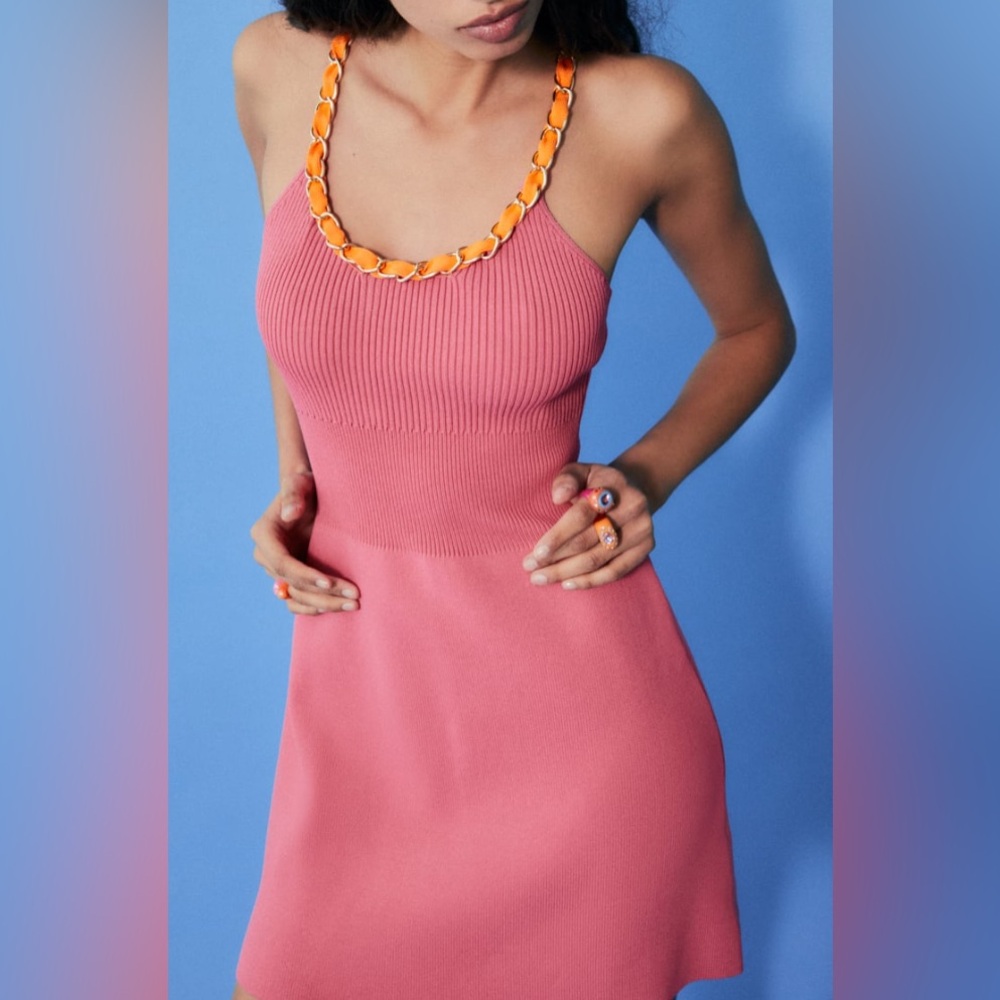 Knit dress with chain neck